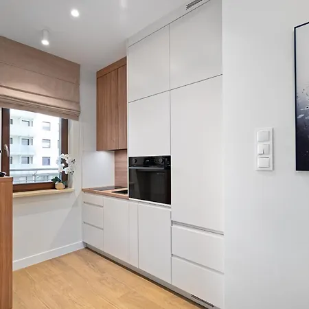 Urban Apartaments - Great Location - City Center - Gieldowa 4A * 바르샤바